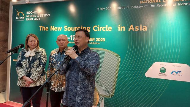 Ketua Umum Asosiasi Industri Permebelan dan Kerajinan Indonesia (Asmindo) Dedy Rochimat dalam Launching Nasional IFFINA 2023, di Kementerian Perindustrian, Selasa (9/5/2023).