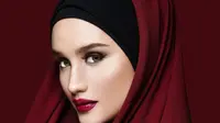 5 Model Hijab Wanita Khas Timur Tengah Tren 2025, Look Tuan Putri Padang Pasir di Bulan Muharram