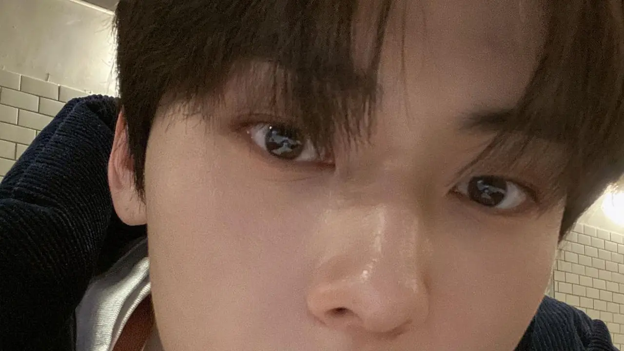 Pesona Hwang Minhyun yang Bikin Gagal Fokus