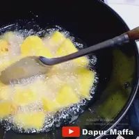 Tidak Usah Direndam Es Batu, Begini Trik Goreng Singkong Agar Empuk dan Merekah (YouTube/Dapur Maffa)