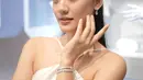 Butik ini akan menarik kreativitas dan inspirasi bagi seluruh pengunjung yang menyukai kristal dan perhiasan. Kenyamanan untuk mencoba beragam jenis perhiasan begitu terasa. [ Foto dok: Swarovski]