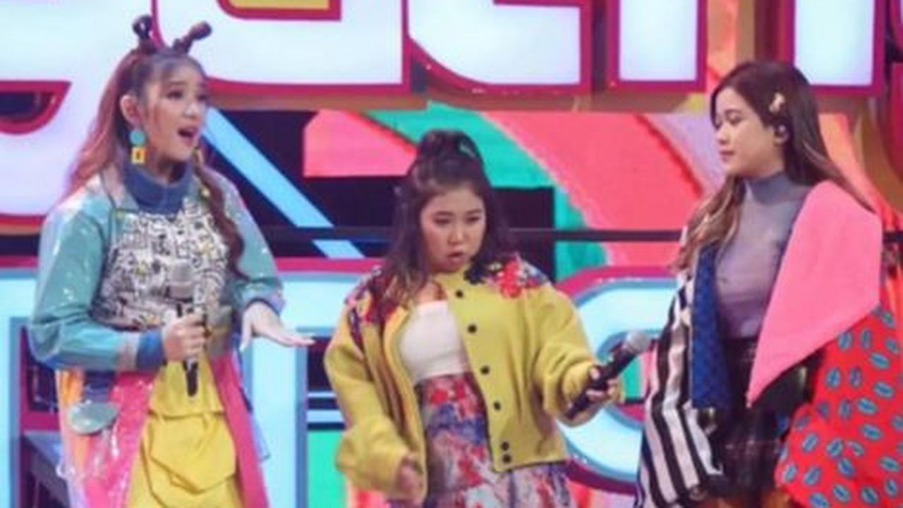 Terlibat dalam satu panggung yang sama sebenarnya bukan pengalaman pertama Jodie dan Tiara. Keduanya pernah satu panggung bahkan bersama Kiky Saputri dengan nama grup Trio JKT.