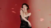 Zhao Lusi Tampil Memukau di Acara Gala dengan Dua Gaun Haute Couture