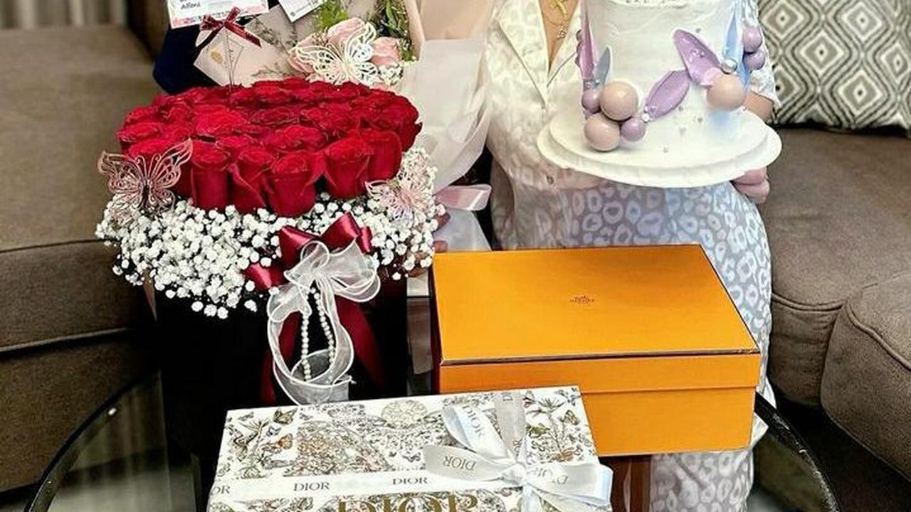 Dapat Kado Istimewa Dari Sang Suami
