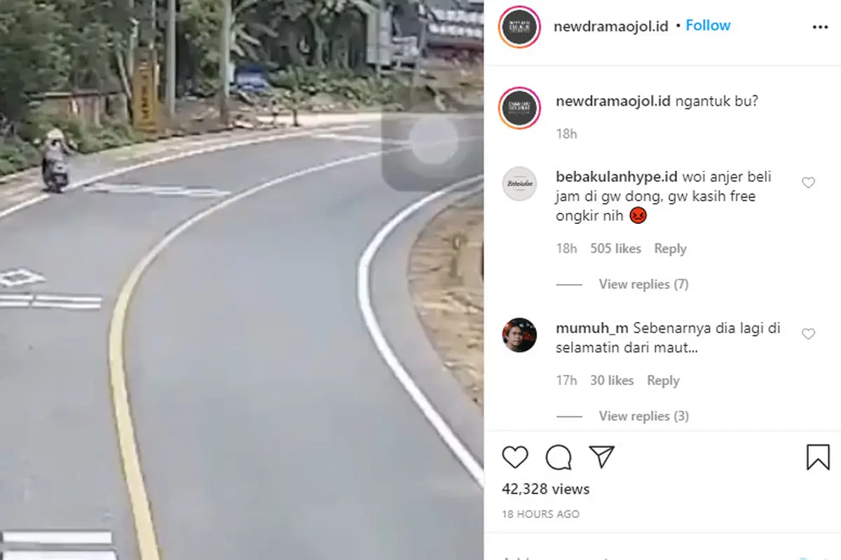 Melalui unggahan akun Instagram @newdramaojol.id, terlihat seorang wanita atau yang biasa disebut emak-emak berkendara sepeda motor di sebuah jalan sepi.
