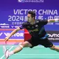 Jonatan Christie secara dramatis mengalahkan Toma Junior Popov dari Prancis di babak 16 besar China Open 2024. Tunggal putra Indonesia itu menang rubber game 16-21, 21-18, dan 22-20&nbsp;di Olympic Sports Center Gymnasium, Kamis (19/19/2024). (foto: PP PBSI)