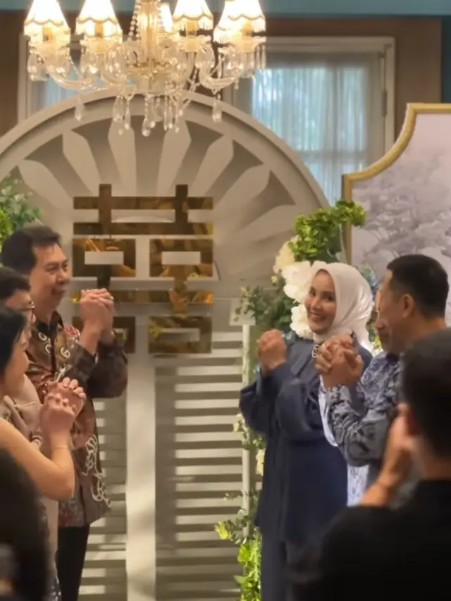 Anak Elma Theana Dilamar