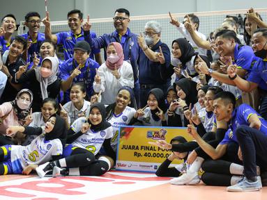 Tim putri Bandung Bjb Tandamata menjuarai final four PLN Mobile Proliga 2022 usai memetik kemenangan ketiga di laga terakhir atas Jakarta Pertamina Fastron, Minggu (20/3/2022). Bandung BJB Tandamata akan menghadapi Gresik Petrokimia Pupuk Indonesia di grand final. (Bola.com/Bagaskara Lazuardi)