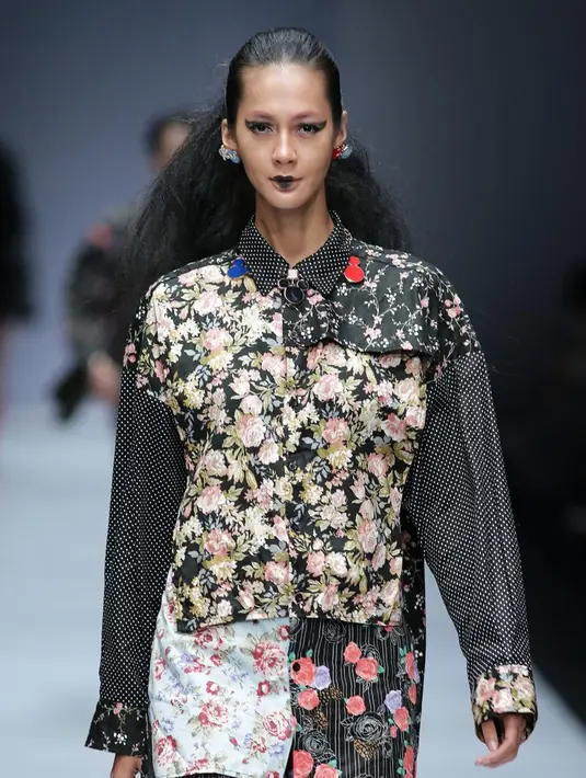 Sebagai model internasional, Paula verhoeven juga terkadang terlihat menggunakan make up tidak biasa seperti yang terlihat pada foto ini. (Liputan6.com/IG/@paula_verhoeven)