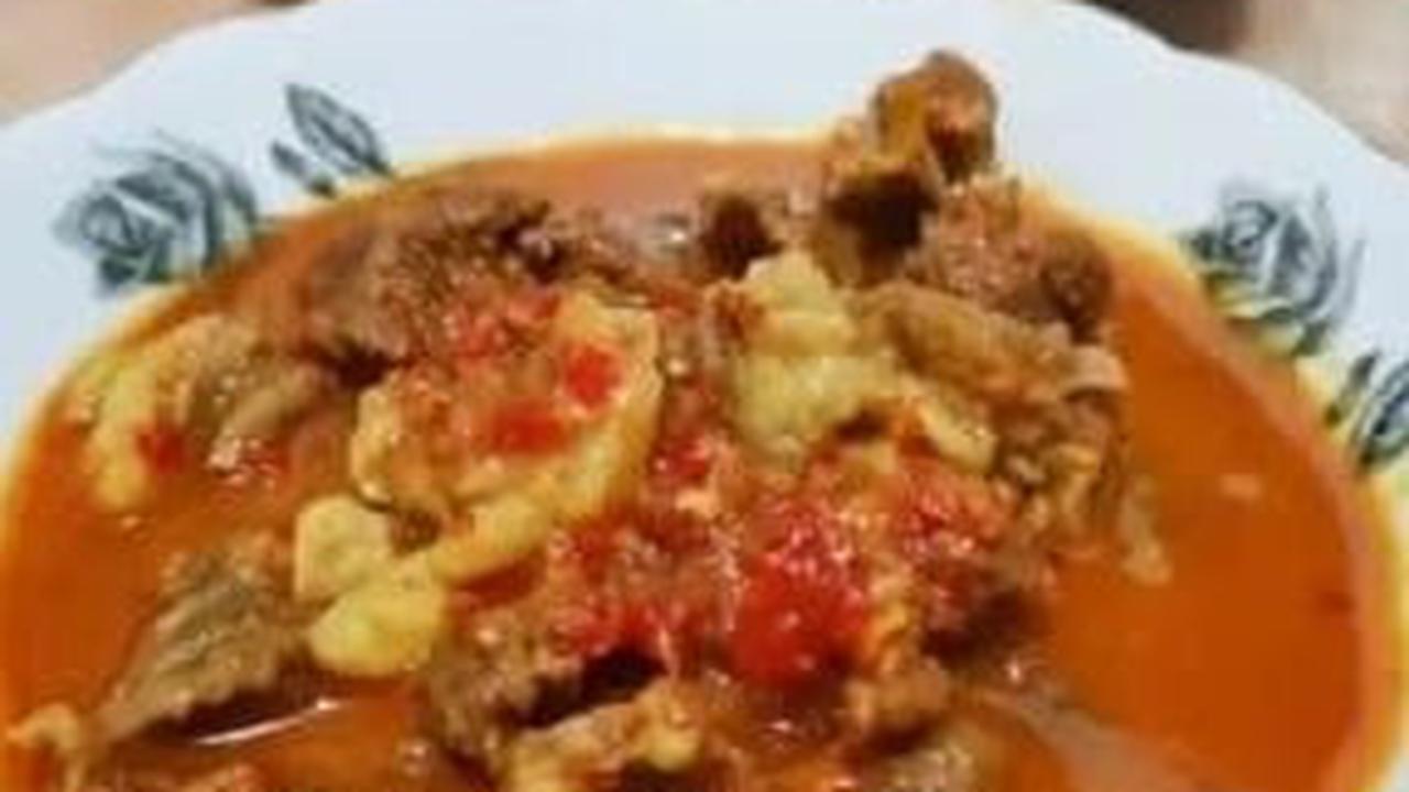 <b>5. Rendang Kambing Kuah Merah</b><br>