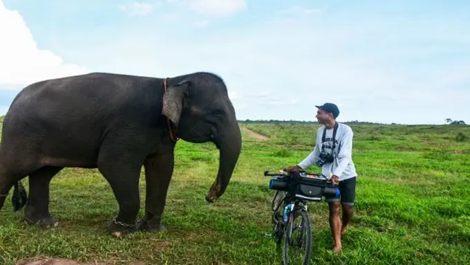 [Bintang] Demi Menyelamatkan Rumah Gajah di Aceh, Dua Pemuda Ini Rela Bersepeda Keliling Sumatera