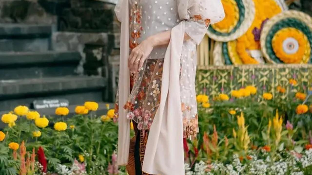Gaya Kebaya Tile Selebriti, Yura Yunita hingga Sohwa Halilintar Tampil Memukau