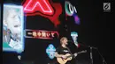 Penampilan Ed Sheeran dalam konser Divide World Tour 2019 di Stadion Utama Gelora Bung Karno, Jakarta Pusat (3/5/2019). Penyanyi asal Inggris itu mengaku senang bisa hadir di tengah-tengah penggemarnya di Indonesia. (Fimela.com/Bambang E. Ros)