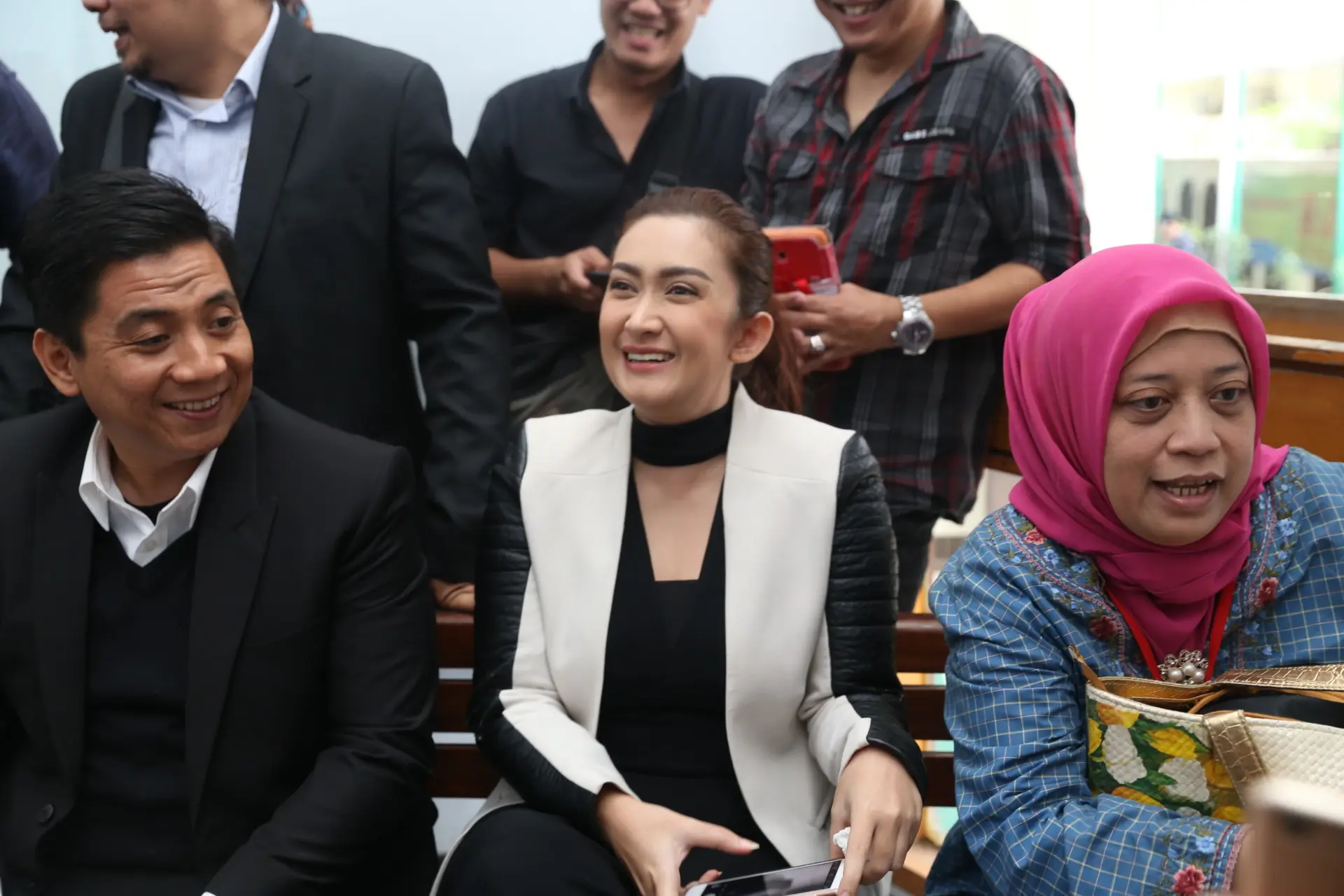 Nafa Urbach hadir pada sidang perdana di PN Selatan. (Nurwahyunan/bintang.com)