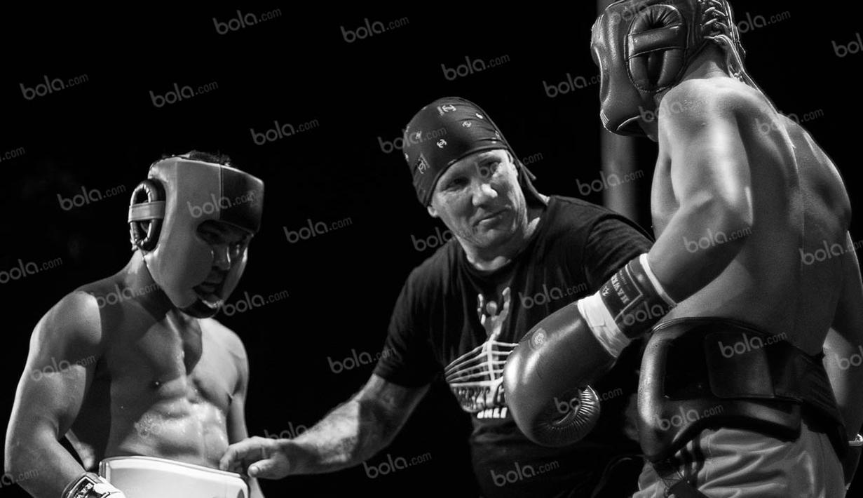 Pelatih Daud Yordan, Craig Cristian, meyakini persiapan anak asuhnya sudah hampir 100 persen dan hanya tinggal menurunkan berat badan. (Bola.com/Vitalis Yogi Trisna)