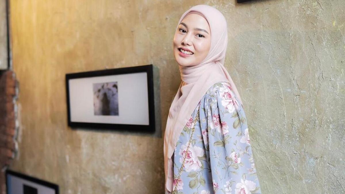 5 Inspirasi Hijab Stylish dan Syar’i 2025 ala Selebriti, Intip Gaya Nina Zatulini hingga Dara Arafah