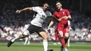 Striker Fulham, Aleksandar Mitrovic, berhasil mengukir brace atau dua gol ke gawang Liverpool pada pekan perdana Premier League. (AP/Ian Walton)