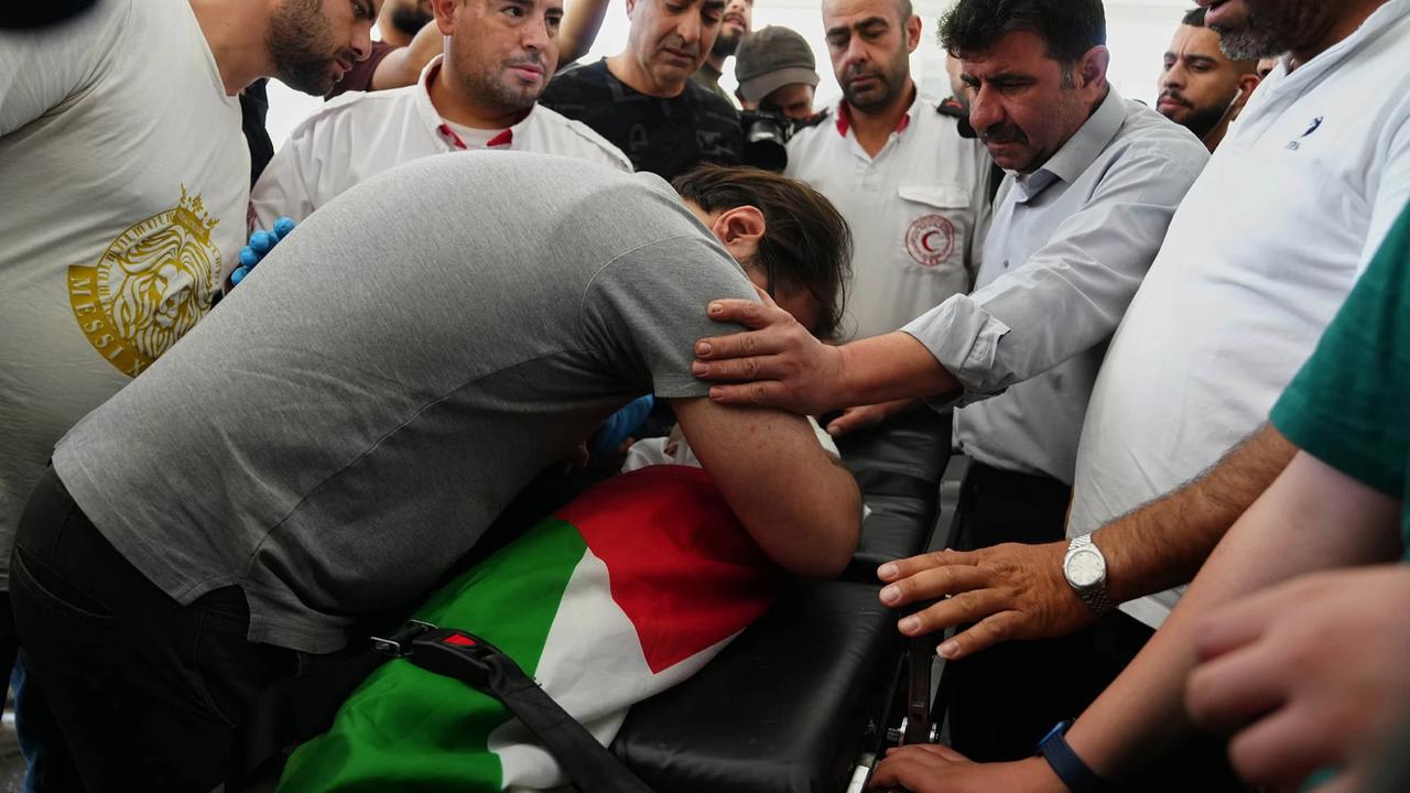 FOTO: Bayi Palestina Tewas Setelah Mobil Keluarga Ditembak Israel