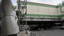 Sejumlah orang berkumpul di sekitar Pasar Tanah Abang, Jakarta, Rabu (22/5/2019). Dampak kericuhan di sekitar Pasar Tanah Abang yang berlangsung sejak dini hari, aktivitas perdagangan di kawasan tersebut lumpuh total. (merdeka.com/Iqbal S Nugroho)