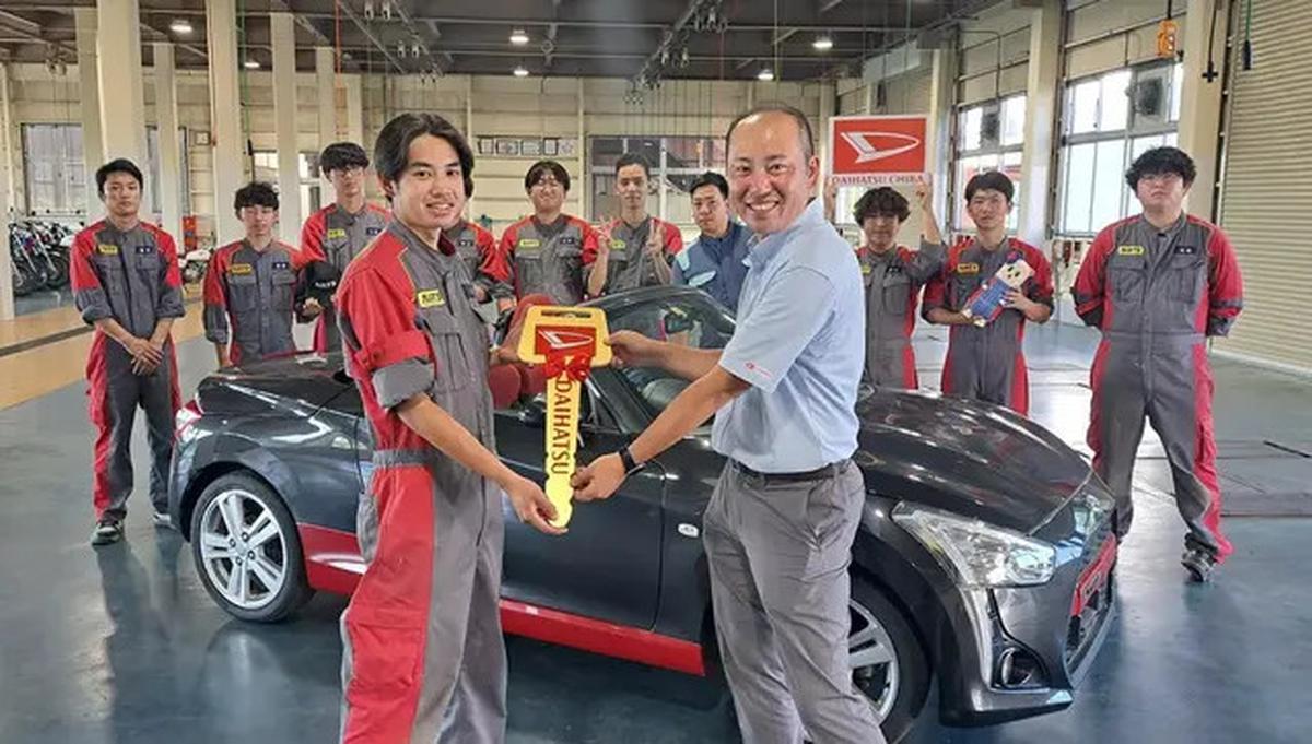 Mahasiswa Jepang Ubah Lexus LS Jadi Vellfire Sedan, Siap Tampil di Tokyo Auto Salon 2025
