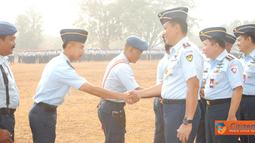 Personel Jajaran TNI Lanud Suryadarma melaksanakan Halal Bihalal di Lapangan Suryadarma Krida Kalijati, Selasa (6/9).  