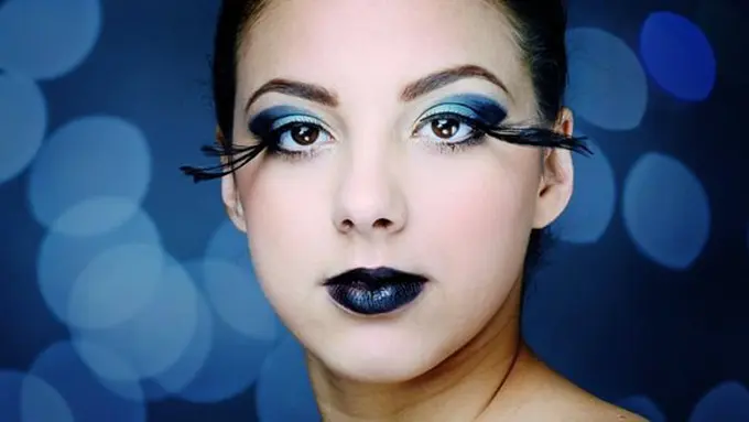 Makeup tebal/copyright Pexels.com