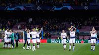 Ekspresi pemain Tottenham Hotspur usai menahan imbang Barcelona dalam matchday keenam Grub B Liga Champions di Stadion Camp Nou, Barcelona, Spanyol, Selasa (11/12). Tottenham dan Barcelona lolos ke 16 besar Liga Champions. (AP Photo/Manu Fernandez)