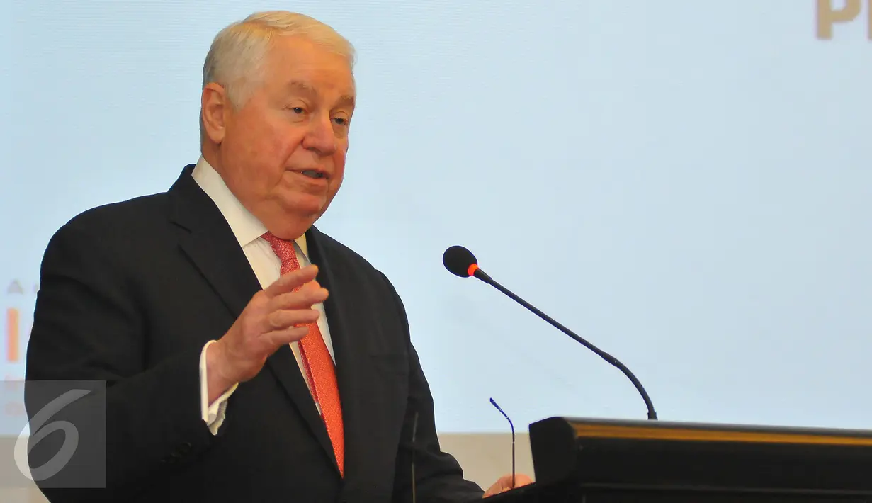 President dan CEO Freeport-McMoRan Inc Richard C. Adkerson saat memberi keterangan di Jakarta, Senin (20/2). Richard C. Adkerson menolak status Izin Usaha Pertambangan Khsusus (IUPK) yang sudah ditetapkan pemerintah. (Liputan6.com/Angga Yuniar)