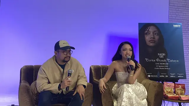 Rangga Djoned dan Naura Ayu dalam media junket Naura Ayu “Cerita Penuh Cahaya” Live Showcase di Jakarta, Kamis (30/7/2026). (Liputan6.com/Nola Vemiliana)