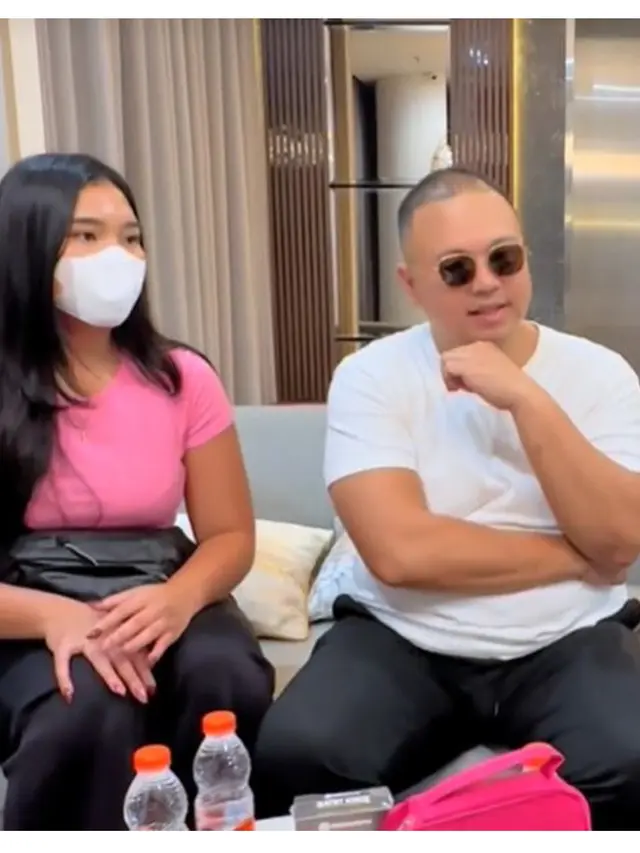 6 Potret Wajah Asli Food Vlogger Misterius Codeblu, Sempat Dihina Farida Nurhan