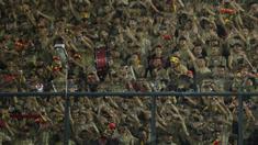 Ribuan suporter PS TNI memadati Stadion Siliwangi, Bandung, Minggu (1/5/2016), untuk menyaksikan laga Torabika Soccer Championship 2016 melawan Madura United. (Bola.com/Vitalis Yogi Trisna)