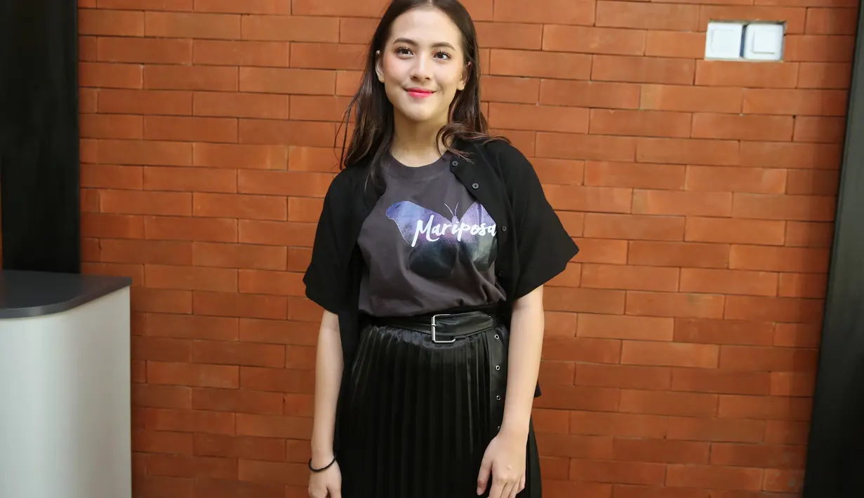 Adhisty Zara saat konferensi pers peluncuran poster dan official trailer film Mariposa di  Jakarta, Senin (10/2/2020). (Adrian Putra/Fimela.com)