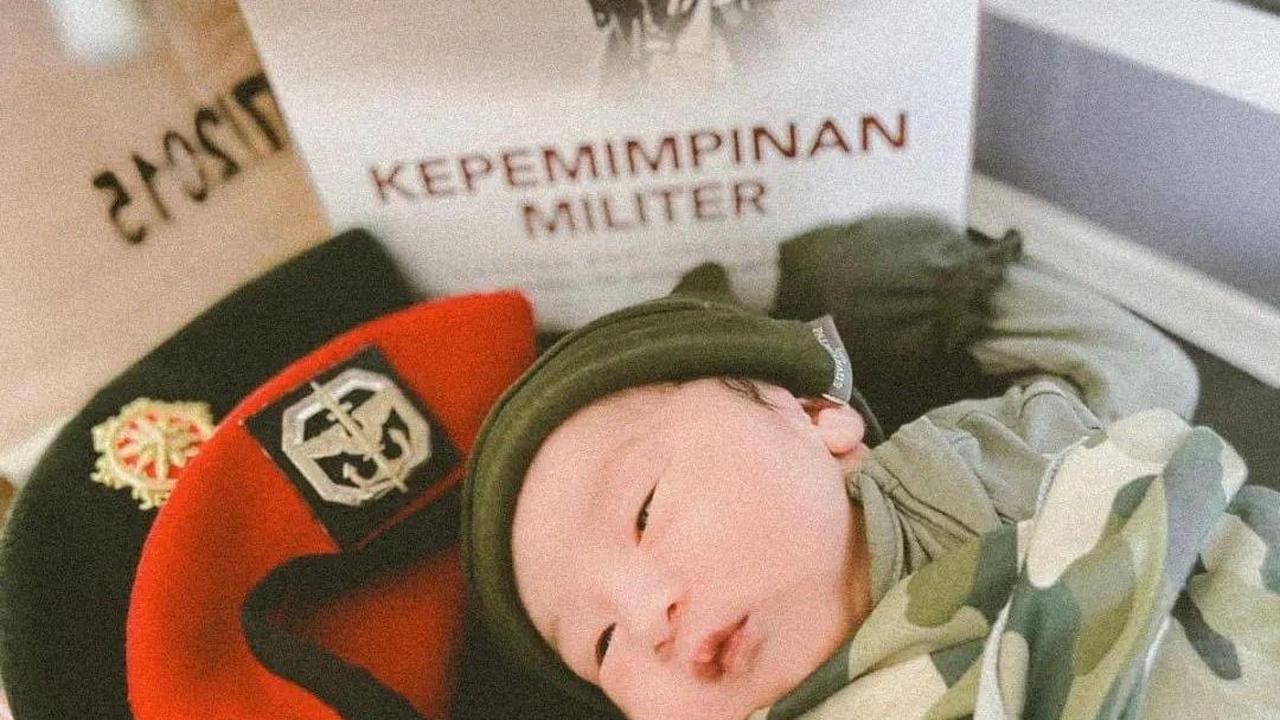 Video kisah bayi mungil bernama Prabowo Subianto ini sontak mencuri perhatian masyarakat luas. Berbagai komentar pun membanjiri unggahan tersebut.<br>