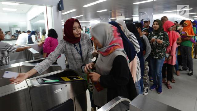 Antusiasme Warga Ibu Kota Menjajal MRT