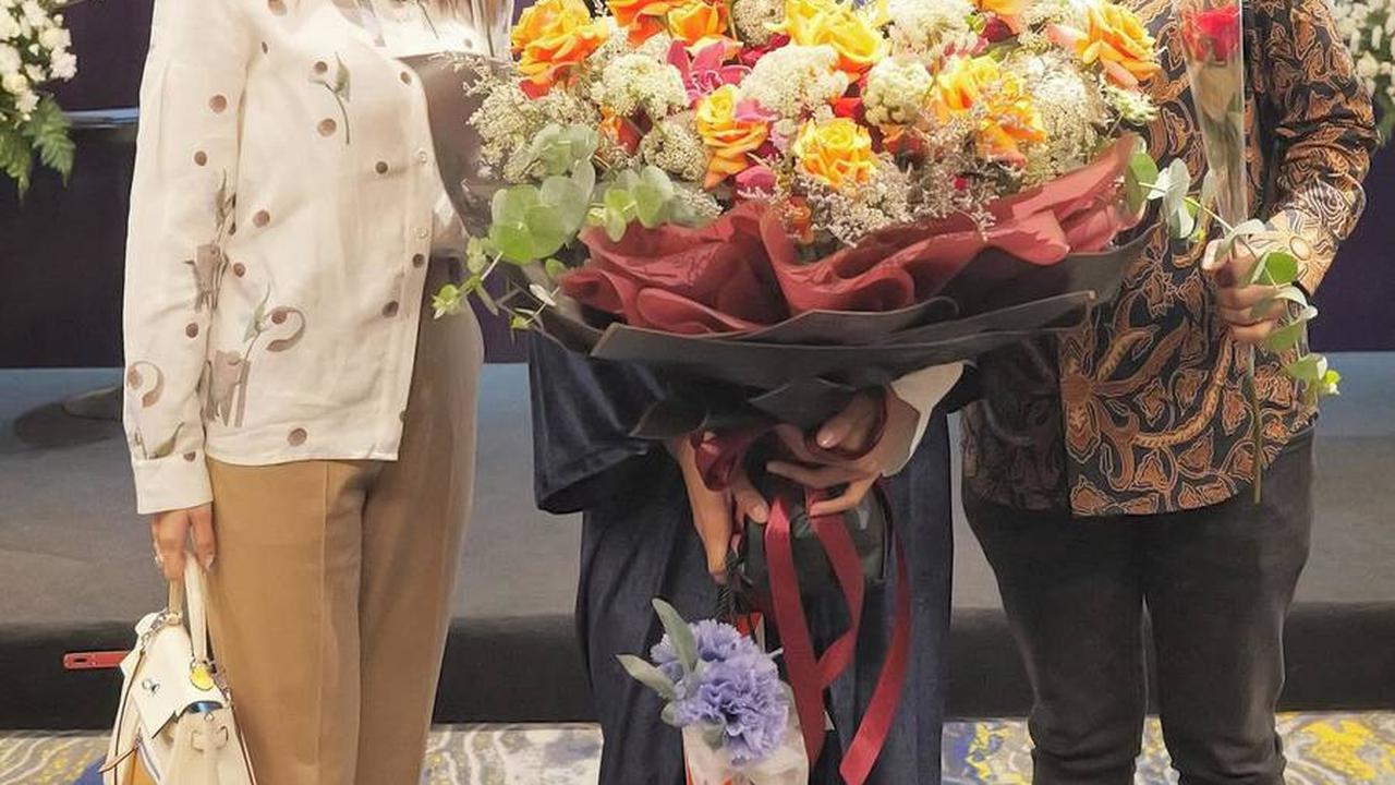 Keduanya Hadi di Acara Wisuda Onyo