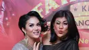 Di malam terakhir tahun 2015, Regina Ivanova manggung bersama diva pop Indonesia, Krisdayanti di hotel Borobudur, Jakarta. (Galih W Satria/Bintang.com)