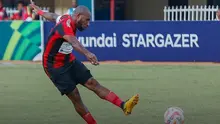 Striker legendaris, Boaz Solossa mencetak satu gol saat Persipura Jayapura menang 4-0 atas Persipal Palu dalam lanjutan Pegadaian Liga 2 2024/2025, Sabtu (9/11/2024). (Dok. Persipura)