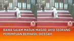 Seorang perempuan tak dikenal masuk ke dalam masjid dan bawa sajam mengundang perhatian.