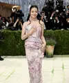 Untuk momen perdananya, Jisoo BLACKPINK mempercayakan tampilannya pada rumah mode Dior. [@jisoo_regal].