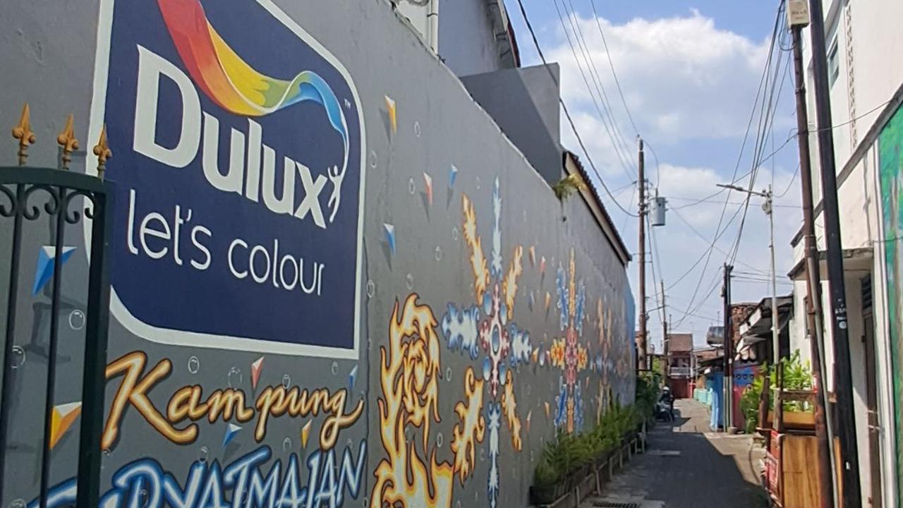 Widadi menuturkan usai mengiyakan tawaran dari Dulux ini, pihaknya kemudian melakukan rapat dan mencari potensi-potensi warga yang bisa melukis maupun mengecat.