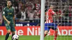 Penyerang Atletico Madrid #10 Angel Correa (kanan) merayakan gol ketiga untuk timnya yang dicetak ke gawang Cadiz pada laga lanjutan Liga Spanyol di Estadio Wanda Metropolitano, Senin (2/10/2023) dini hari WIB. (JAVIER SORIANO / AFP)