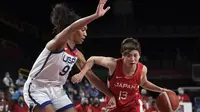 Aksi pemain Jepang saat menghadapi Amerika Serikat di final bola basket putri Olimpiade Tokyo 2020 (AFP)