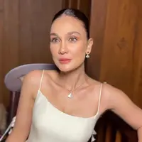 Lihat di sini detail makeup look Luna Maya di momen resepsi pernikahan. [@hairbyranggayusuf].