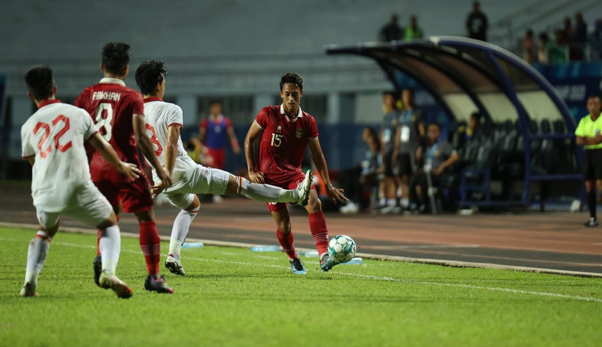 Kedua tim bermain hati-hati di awal laga. Vietnam dan Indonesia sama-sama meraba kekuatan lawan, sehingga hanya ada satu tembakan pada 15 menit pertama.  (Foto: Dok.PSSI)