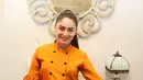 Mahhi Vij merupakan pemeran dalam serial Nakusha. Ia memerankan tokoh Nakusa yang merupakan wania miskin yang tinggal di tempat kumuh. Kecantikannya, membuat ibundanya takut. Hingga akhirnya mendadani putrinya menjadi jelek. (Bambang E. Ros/Bintang.com)