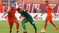 Persebaya Surabaya bermain 2-2 saat melawat ke markas Borneo FC, di Stadion Segiri, Samarinda, pada laga pekan kedelapan Gojek Liga 1 bersama Bukalapak, Jumat (11/5/2018) sore WIB. (Bola.com/Aditya Wany)