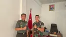 <p>Beberapa kali Aprilio Perkasa Manganang mengunggah potretnya saat mengenakan seragam TNI. Sejumlah perempuan pun mulai melancarkan gombalan kepadanya. (FOTO: instagram.com/manganang92/)</p>