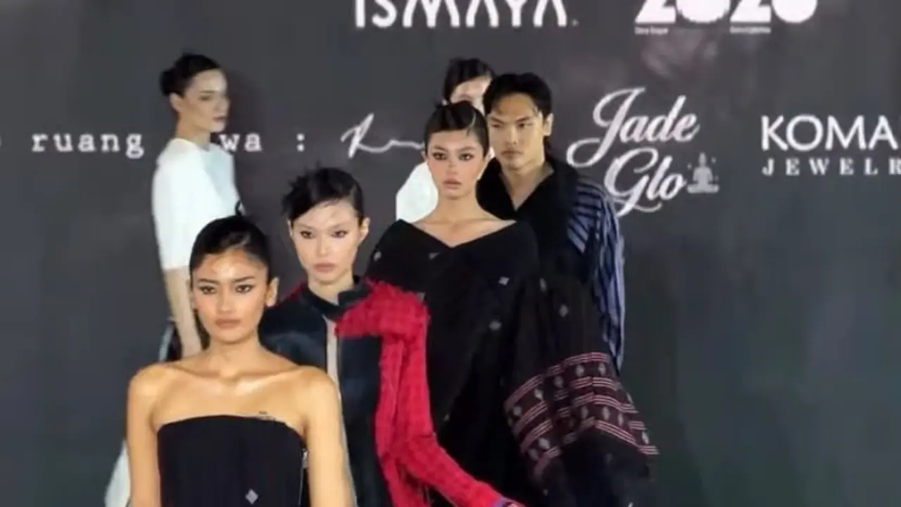 LUNGSARA, Merayakan Esensi Tenun Nusantara dalam Wajah Mode Kontemporer