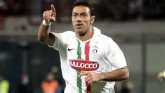 Kegembiraan strikerJuventus Fabio Quagliarella seusai menjebol gawang Catania dalam lanjutan Serie A di Angelo Massimino Stadium, 5 Desember 2010. Juve unggul 3-1. AFP PHOTO / MARCELLO PATERNOSTRO 