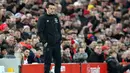 Pelatih Everton asal Portugal, Marco Silva melihat pemainnya bertanding melawan Liverpool pada pertandingan Liga Inggris di stadion Anfield (4/12/2019).  Marco Silva dipecat Everton setelah timnya kalah 5-2 dari Liverpool. (AFP/Paul Ellis)